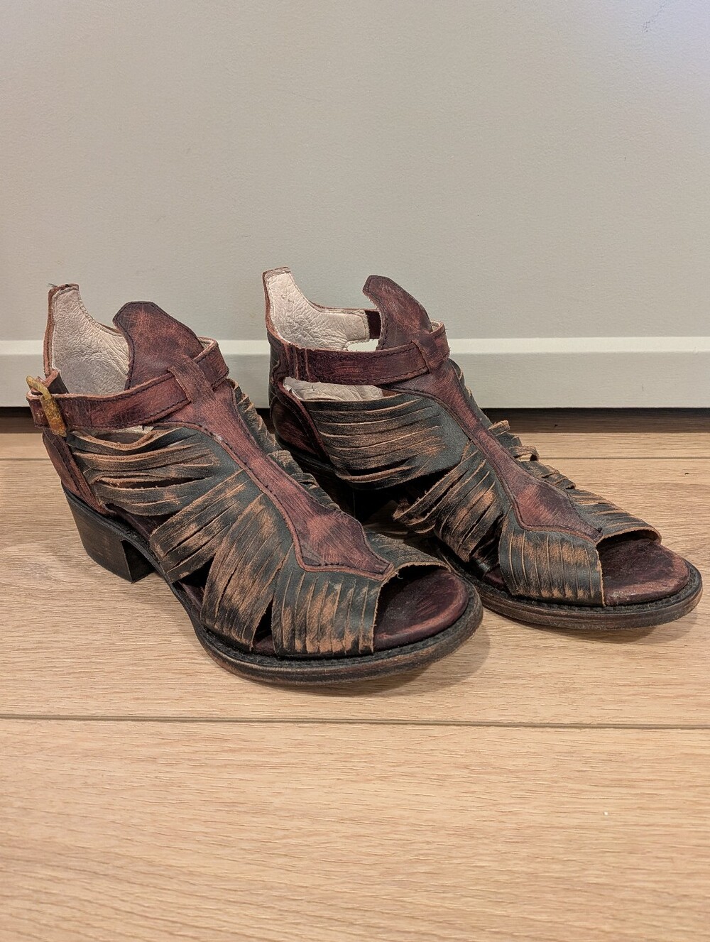 Freebird by Steven Arrow Distressed Leather Gladiator Shoes size 7